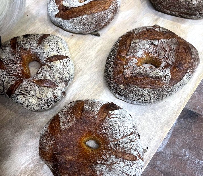 Couronne with Figs, cardamom and hazelnuts.